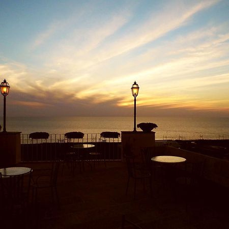 אמנטיאה Hotel Ristorante Le Clarisse מראה חיצוני תמונה