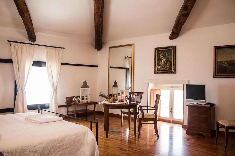 אמנטיאה Hotel Ristorante Le Clarisse מראה חיצוני תמונה
