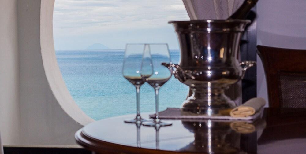 אמנטיאה Hotel Ristorante Le Clarisse מראה חיצוני תמונה