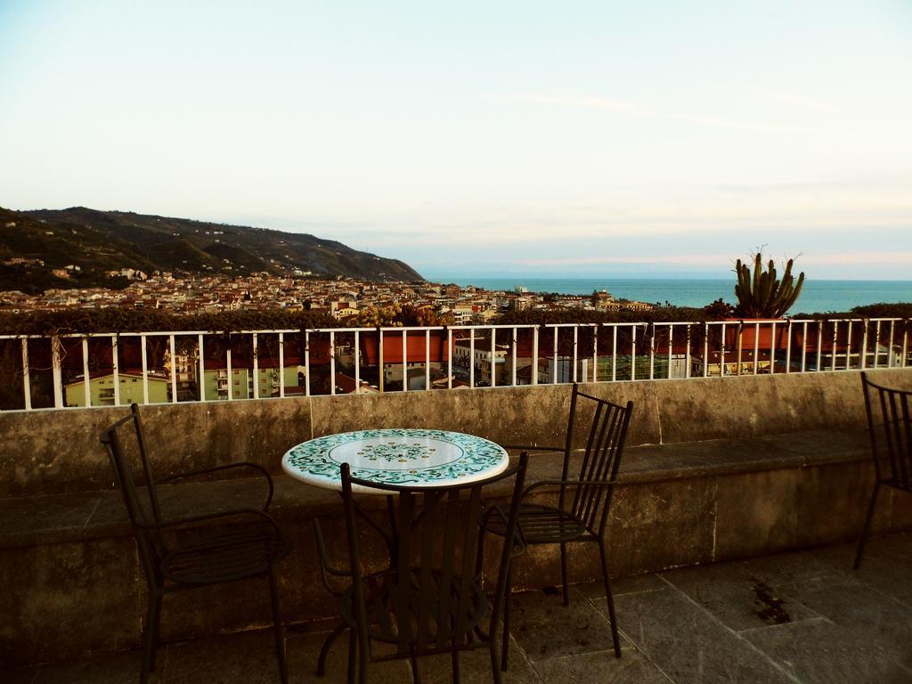 אמנטיאה Hotel Ristorante Le Clarisse מראה חיצוני תמונה