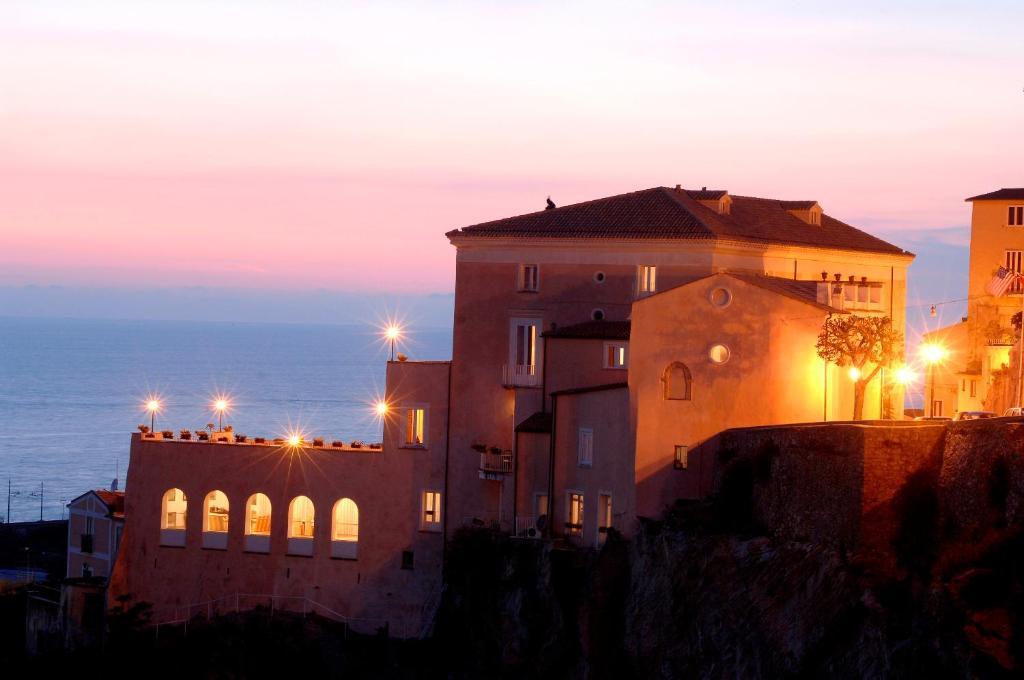 אמנטיאה Hotel Ristorante Le Clarisse מראה חיצוני תמונה