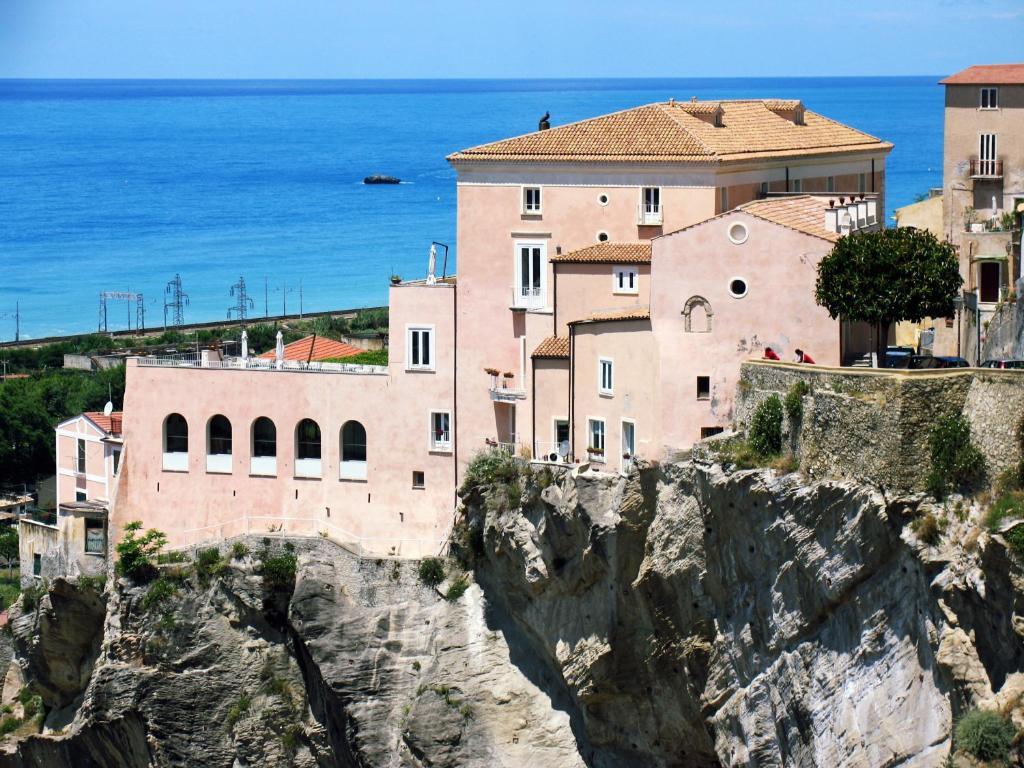 אמנטיאה Hotel Ristorante Le Clarisse מראה חיצוני תמונה